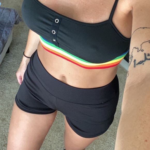 Scrunched butt lifting shorts & top - Picture 3 of 3